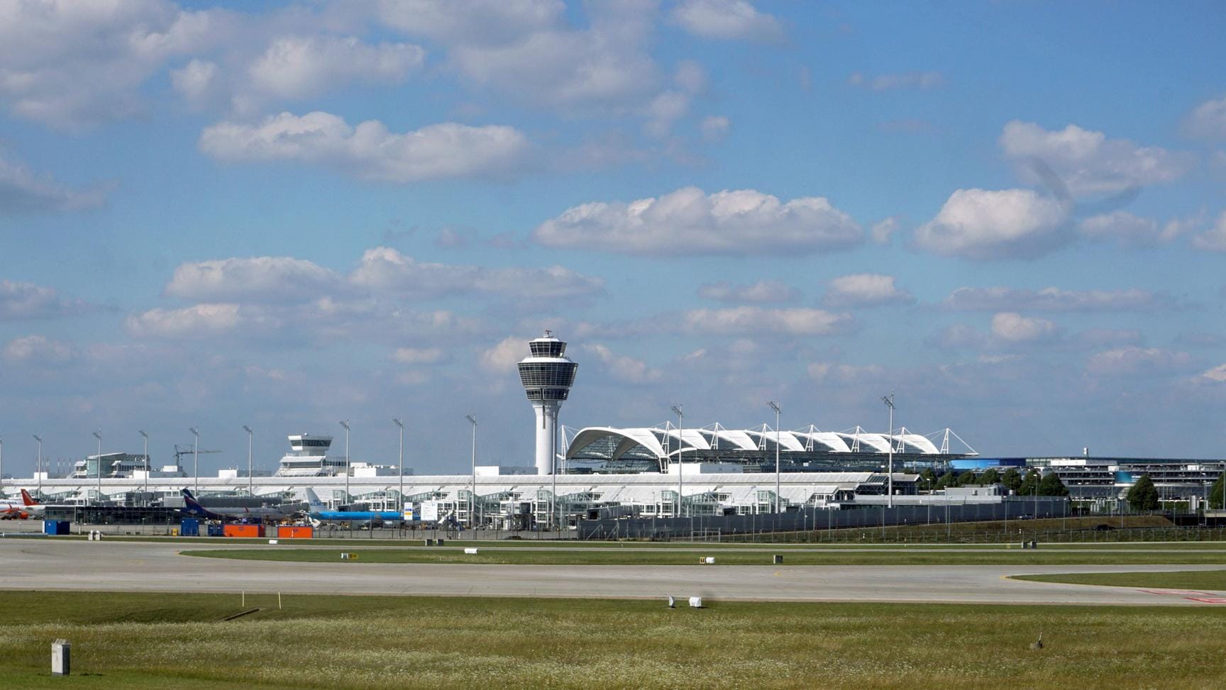 Der Flughafen Franz-Josef-Strauss in München: Ein neuer Airbus A350-900 der Lufthansa wird hier am Montag auf den Namen "Erfurt" getauft.