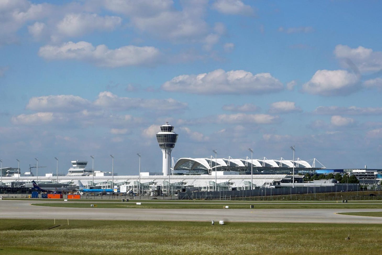 Der Flughafen Franz-Josef-Strauss in München: Ein neuer Airbus A350-900 der Lufthansa wird hier am Montag auf den Namen "Erfurt" getauft.