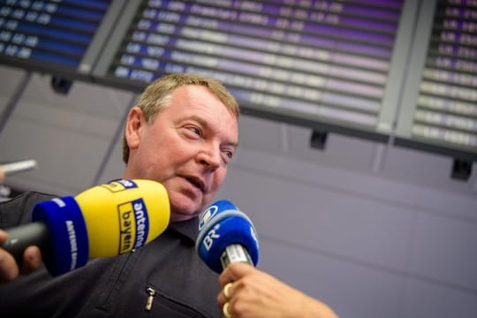 Claus-Peter Reisch wird vorgeworfen, das Rettungsschiff "Lifeline" ohne ordnungsgemäße Registrierung in maltesische Gewässer gesteuert zu haben.