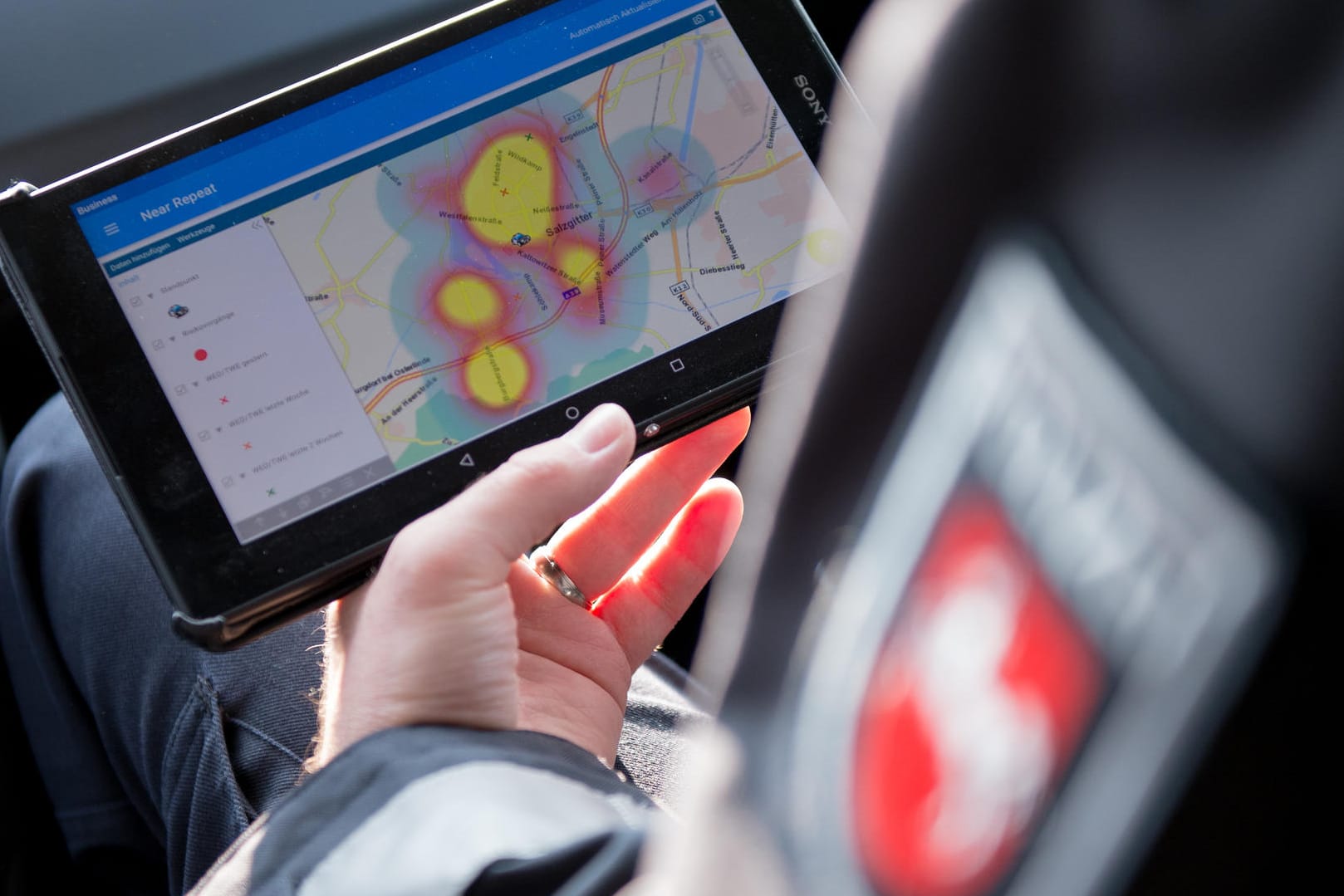 Die Einbruchs-App für die Polizei: Premap ist eine App, die Beamten auf einem Tabletcomputer anzeigt, wo zuletzt Einbrüche stattfanden und die Wahrscheinlichkeit für weitere Taten am höchsten ist.