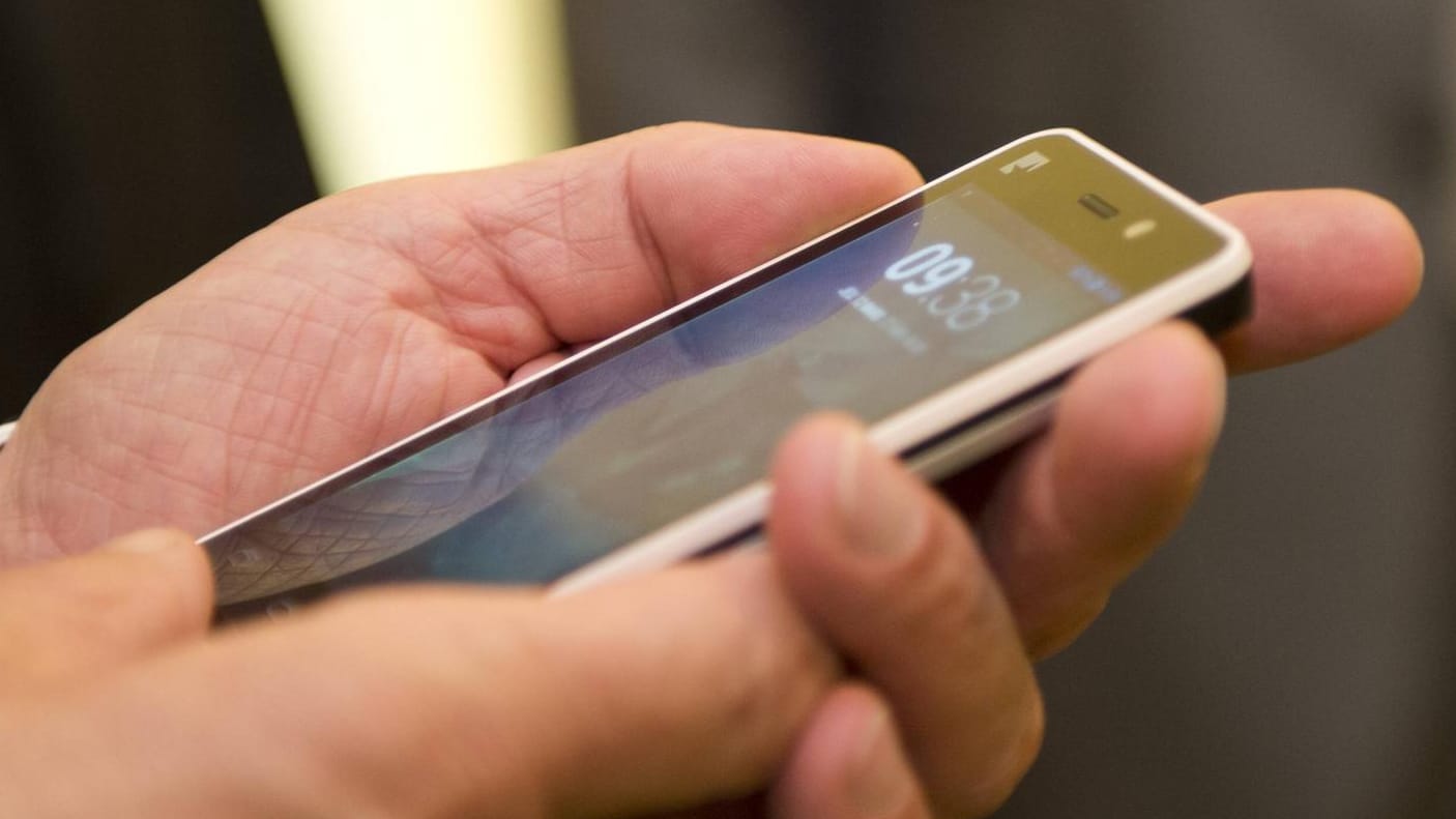 Ein Fairphone-Handy: Das Unternehmen, das bislang mehr als 160.000 Geräte verkauft hat, setzt bei seinen Smartphones traditionell auf eine längere Nutzungsdauer. Ein Fairphone-Handy: Das Unternehmen, das bislang mehr als 160.000 Geräte verkauft hat, setzt bei seinen Smartphones traditionell auf eine längere Nutzungsdauer.