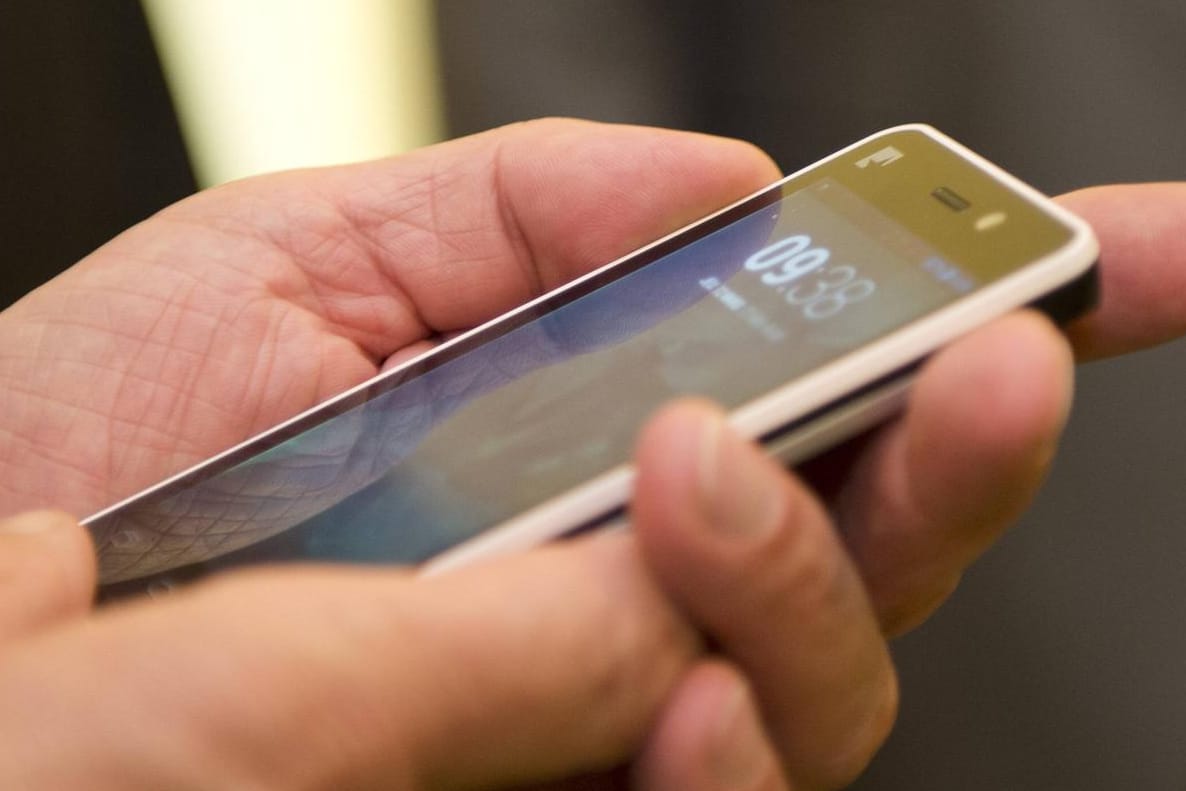 Ein Fairphone-Handy: Das Unternehmen, das bislang mehr als 160.000 Geräte verkauft hat, setzt bei seinen Smartphones traditionell auf eine längere Nutzungsdauer.