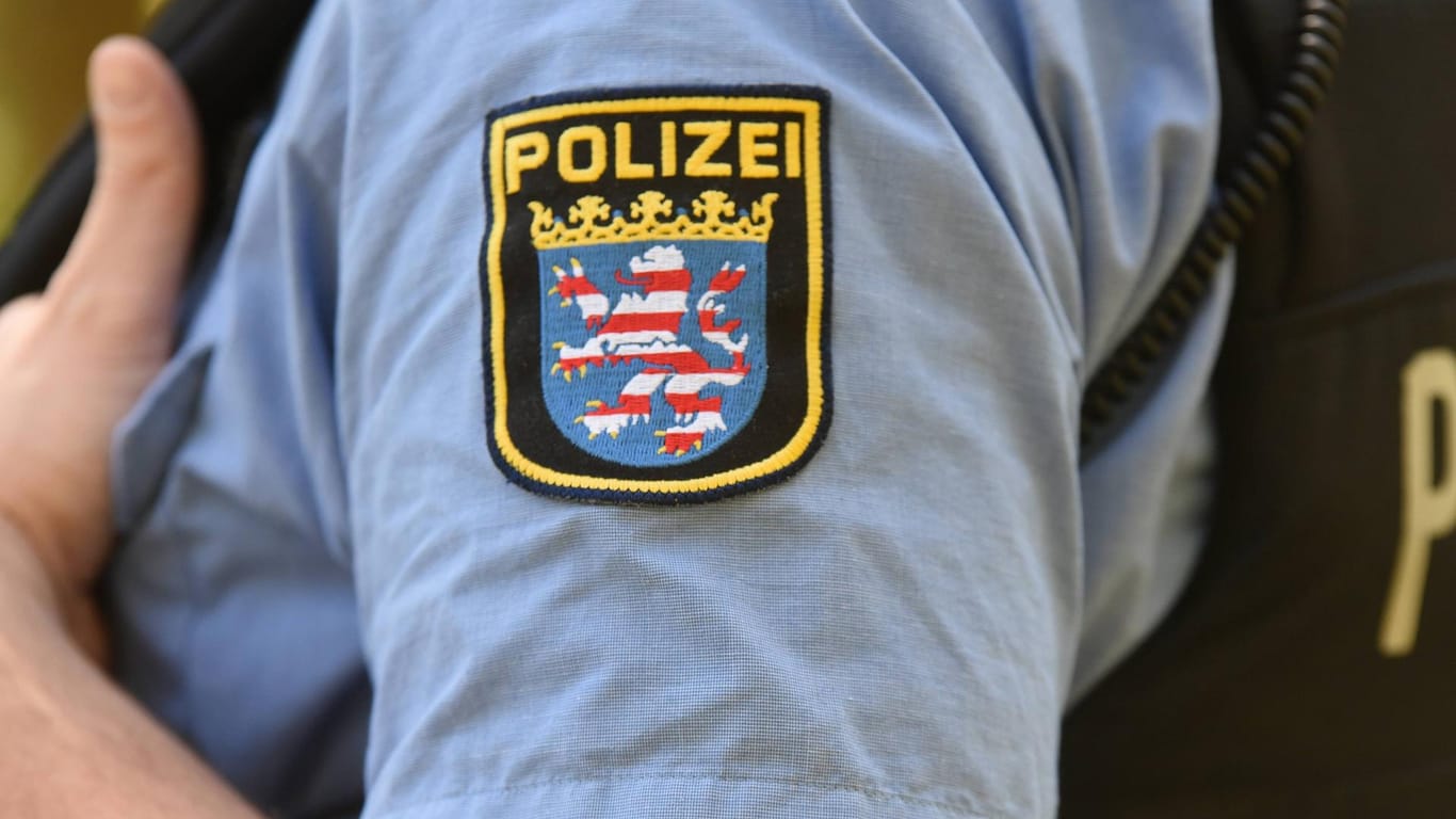 Die hessische Polizei: Laut Ermittlern ist ein Mann, der offenbar einen epileptischen Anfall erlitten hat, vermutlich Opfer einer Straftat geworden. (Symbolbild)