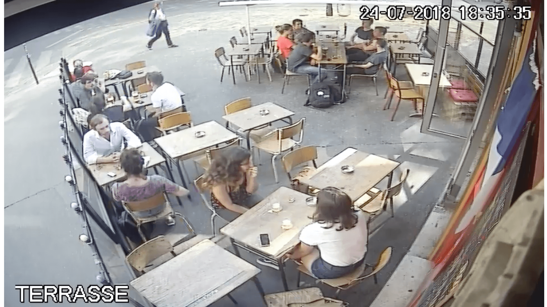 Aufschrei In Paris Denkmal Zigaretten Vorfall Wie Der Mann Seinen Aufenthaltstitel Verlor - 3a1ogih