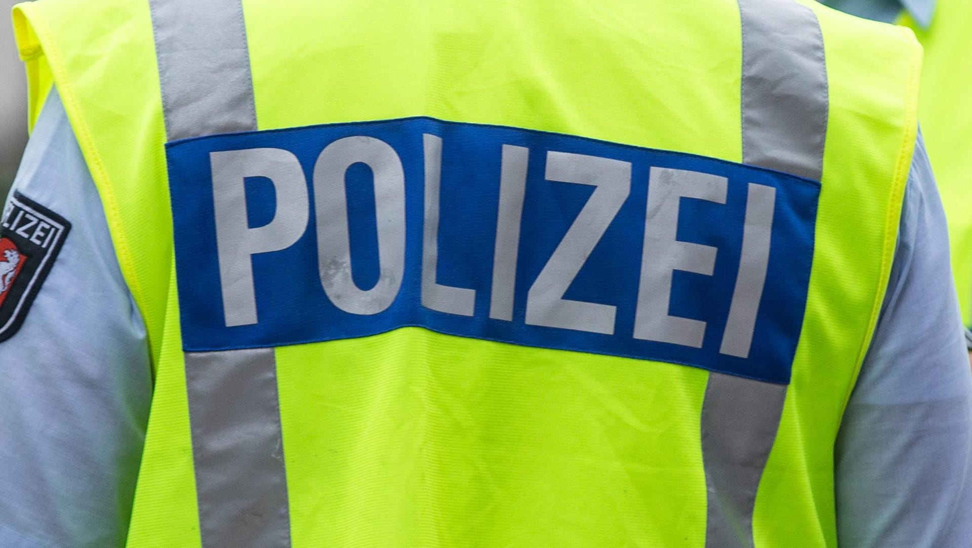 In Solingen sind falsche Beamte unterwegs – eine Senioren brachten sie dazu, ihnen ihre Wertsachen auszuhändigen. Die echte Polizei warnt vor dieser Betrugsmasche.