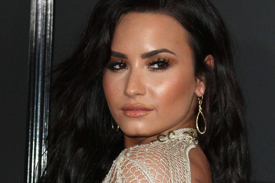 Demi Lovato: Nach einer Überdosis muss sie weiterhin im Krankenhaus bleiben.