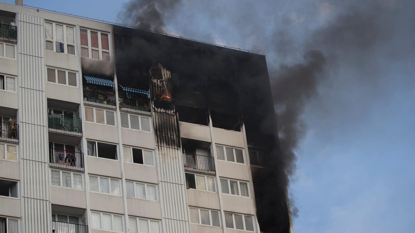 Hochhausbrand in Paris: Bei dem Brand ist eine Mutter und ihre Kinder im Alter von ein bis sechs Jahren gestorben.