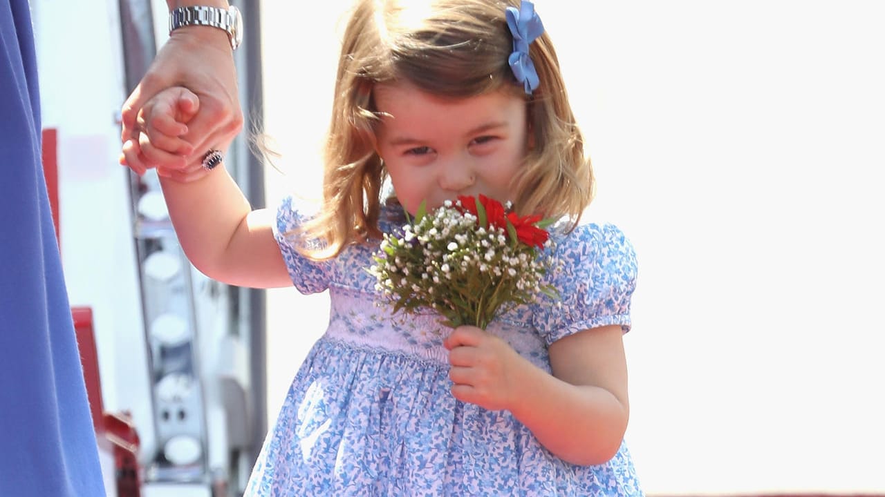 Prinzessin Charlotte: Die kleine Royal hält sich schon dann und wann an die Etikette.