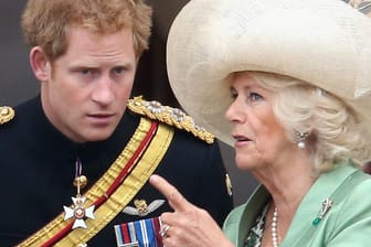 Ein Schnappschuss aus dem Jahr 2015: Prinz Harry und Herzogin Camilla bei der Trooping-the-Colour-Parade anlässlich des Geburtstages der Queen.