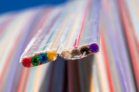 Neben dem Breitbandausbau soll besonders die Digitalisierung tausender Schulen verstärkt werden.