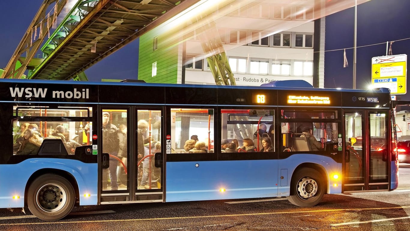 Ein Bus der WSW: Wuppertaler Fahrgäste müssen auch in Zukunft auf Klimaanlagen verzichten.