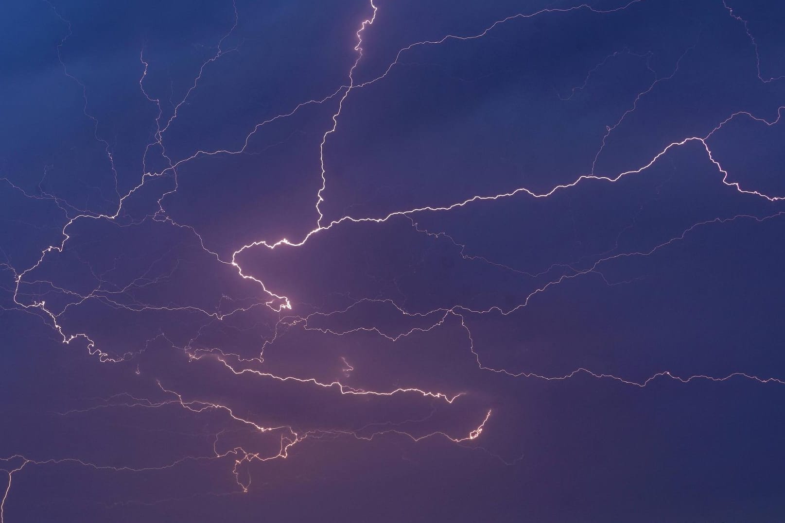 Gewitter: Wetter-Apps warnen vor aufkommenden Sturm.