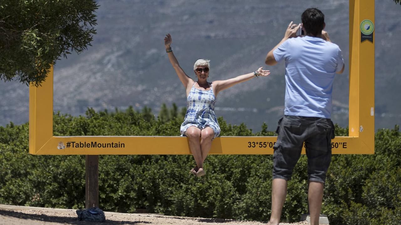 Urlaubsfoto vorm Tafelberg in Kapstadt: Die Bildmitte ist nicht die beste Wahl