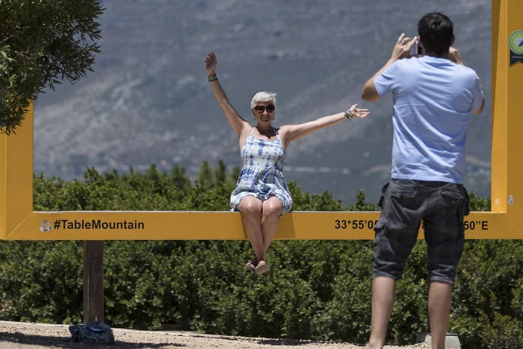 Urlaubsfoto vorm Tafelberg in Kapstadt: Die Bildmitte ist nicht die beste Wahl