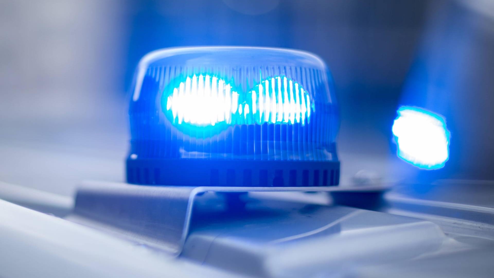 Ein leuchtendes Blaulicht: Die Polizei nahm den Mann nur einen Tag nach der Tat fest. (Symbolbild) Ein leuchtendes Blaulicht: Die Polizei nahm den Mann nur einen Tag nach der Tat fest. (Symbolbild)