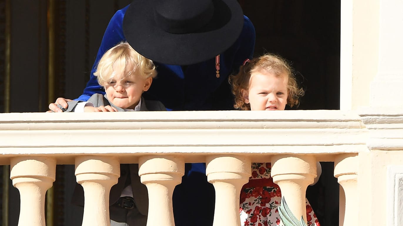 Prinz Jacques und Prinzessin Gabriella mit ihrer Mutter Charlène: Für sie geht es jetzt in den Urlaub in der Ferne.