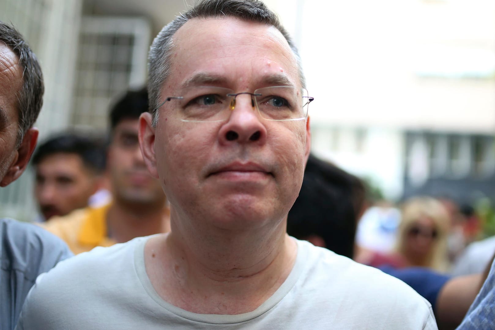 Andrew Craig Brunson vor seinem Haus in Izmir: Der Pastor aus den USA sitzt seit knapp 22 Monaten in türkischer Untersuchungshaft.