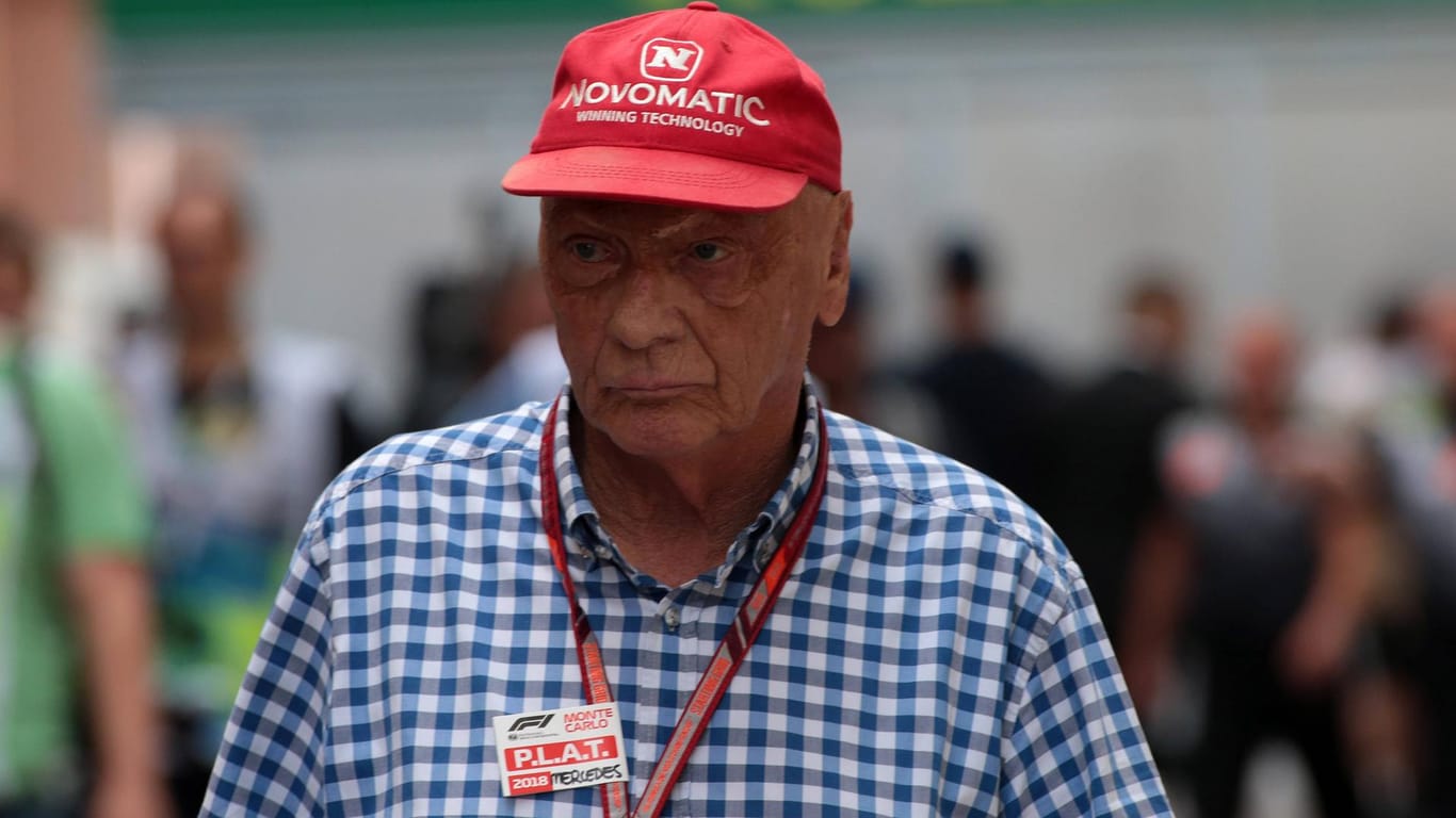 Niki Lauda: Die Formel-1-Legende musste sich einem schweren Eingriff unterziehen.