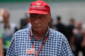 Niki Lauda: Die Formel-1-Legende musste sich einem schweren Eingriff unterziehen.
