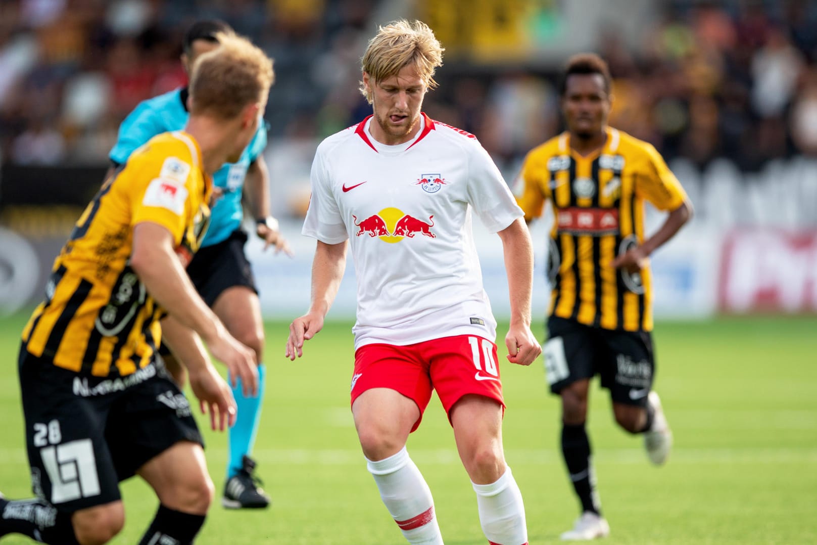 Leipzigs Emil Forsberg (weiß) in Aktion.