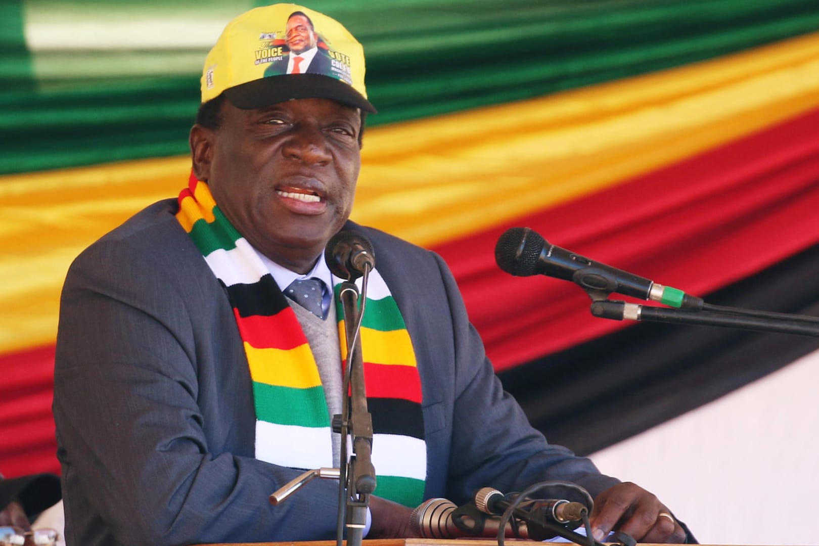 Emmerson Mnangagwa: Die Opposition erklärte bereits vor Bekanntgabe, sie werde im Falle eines Sieges von Präsident Emmerson Mnangagwa das Ergebnis "im Rahmen der Verfassung" anfechten.
