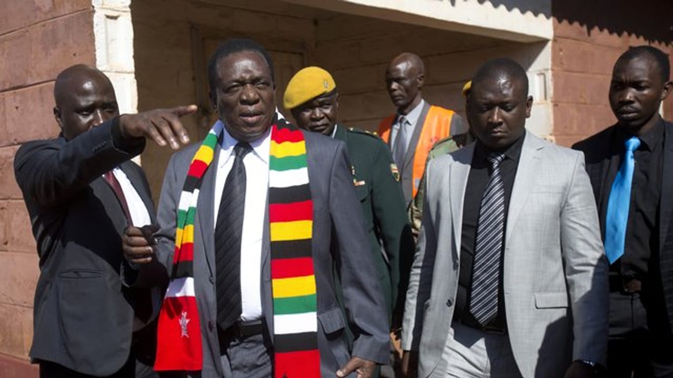 Emmerson Mnangagwa, Präsident von Simbabwe, nachdem er seine Stimme abgegeben hat.