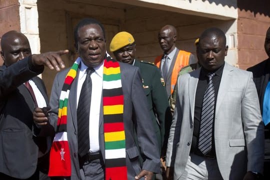 Emmerson Mnangagwa, Präsident von Simbabwe, nachdem er seine Stimme abgegeben hat.