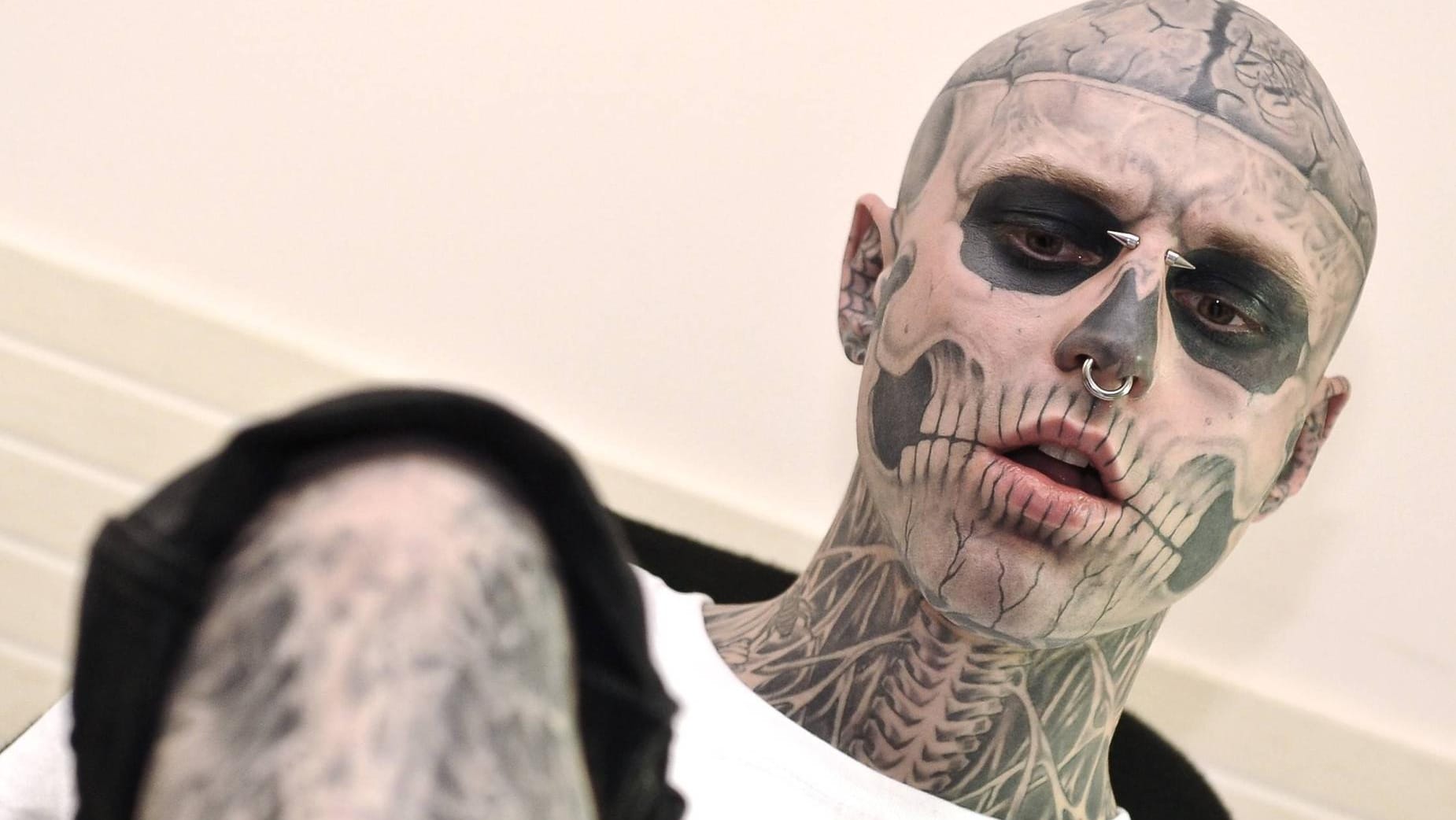 Rick Genest: Das Model hat 176 Insekten- und 139 Knochen-Tätowierungen. Rick Genest: Das Model hat 176 Insekten- und 139 Knochen-Tätowierungen.