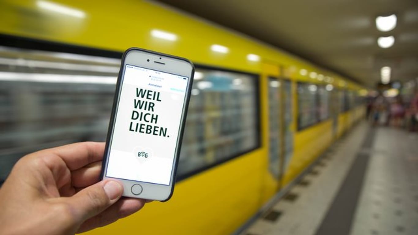 "Weil wir dich lieben": Werbespruch der Berliner Verkehrsbetriebe.