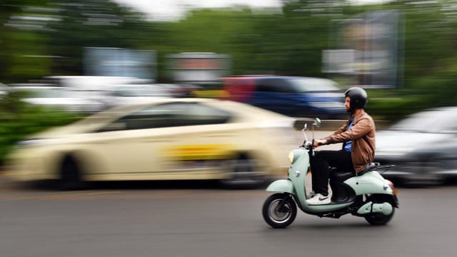 Lange, abriebfeste Kleidung ist im Sommer unangenehm. Lange, abriebfeste Kleidung ist im Sommer unangenehm.