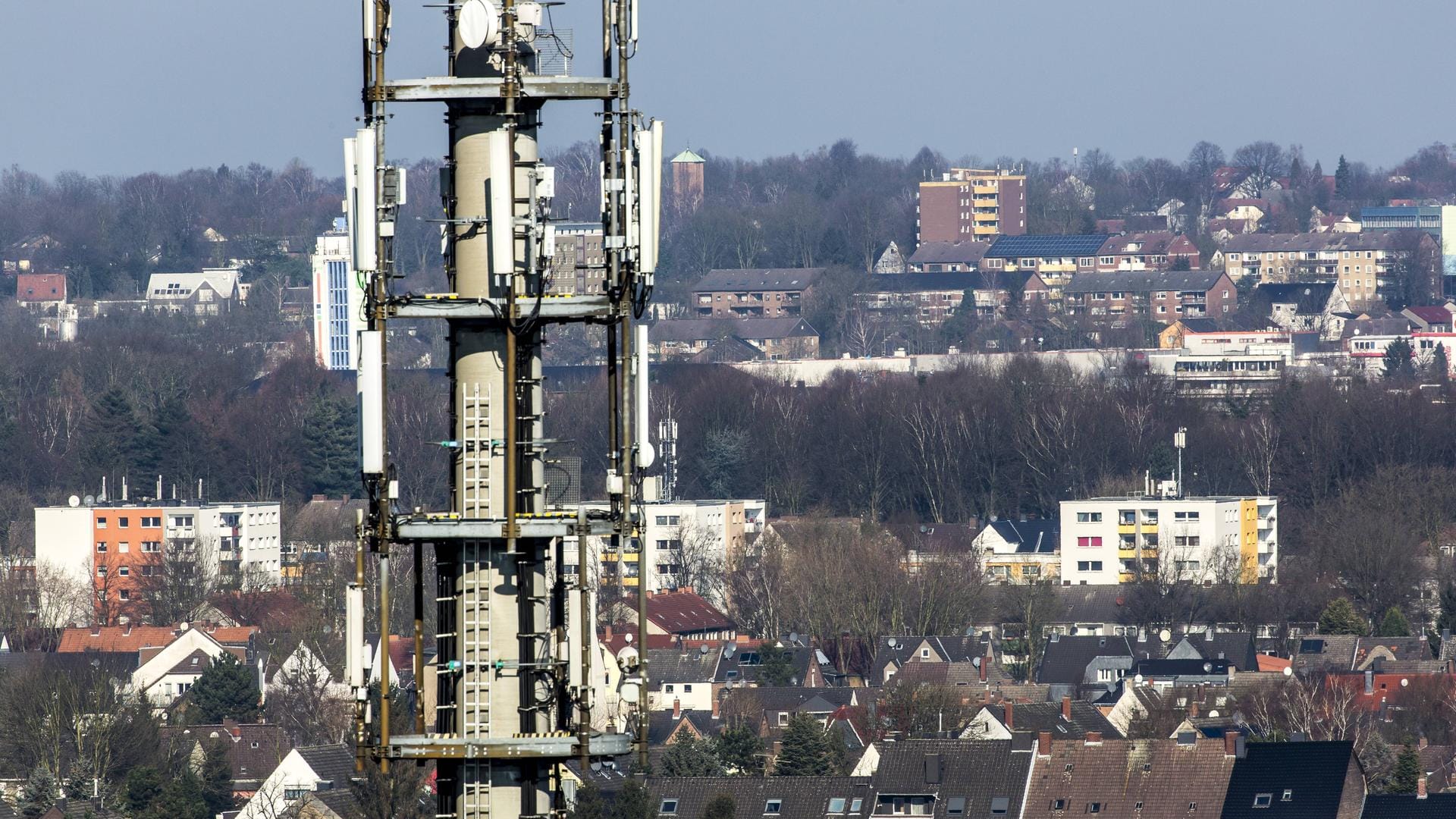 Funkmast mit Sende- und Empfangsanlage: Mehr Balken, besserer Empfang?