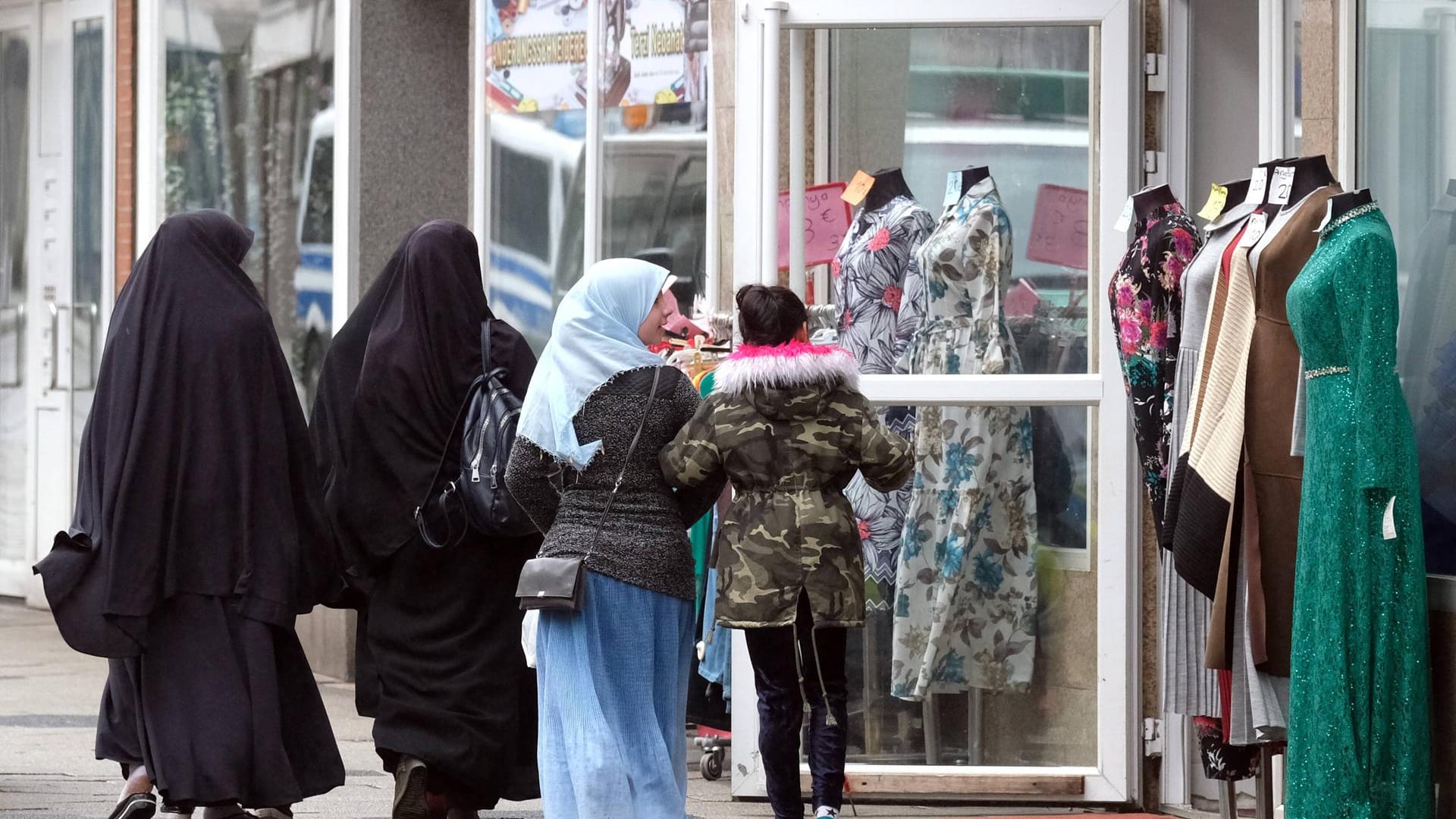 Duisburg Marxloh: Bis vor wenigen Jahren lebten hier viele gut integrierte Menschen aus der Türkei. Es war friedlichen. Mit Ankunft der Osteuropäer soll sich das geändert haben, sagt die Polizei.