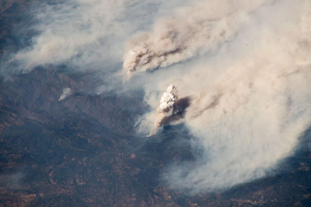 Die Waldbrände in Kalifornien, aufgenommen von der ISS.