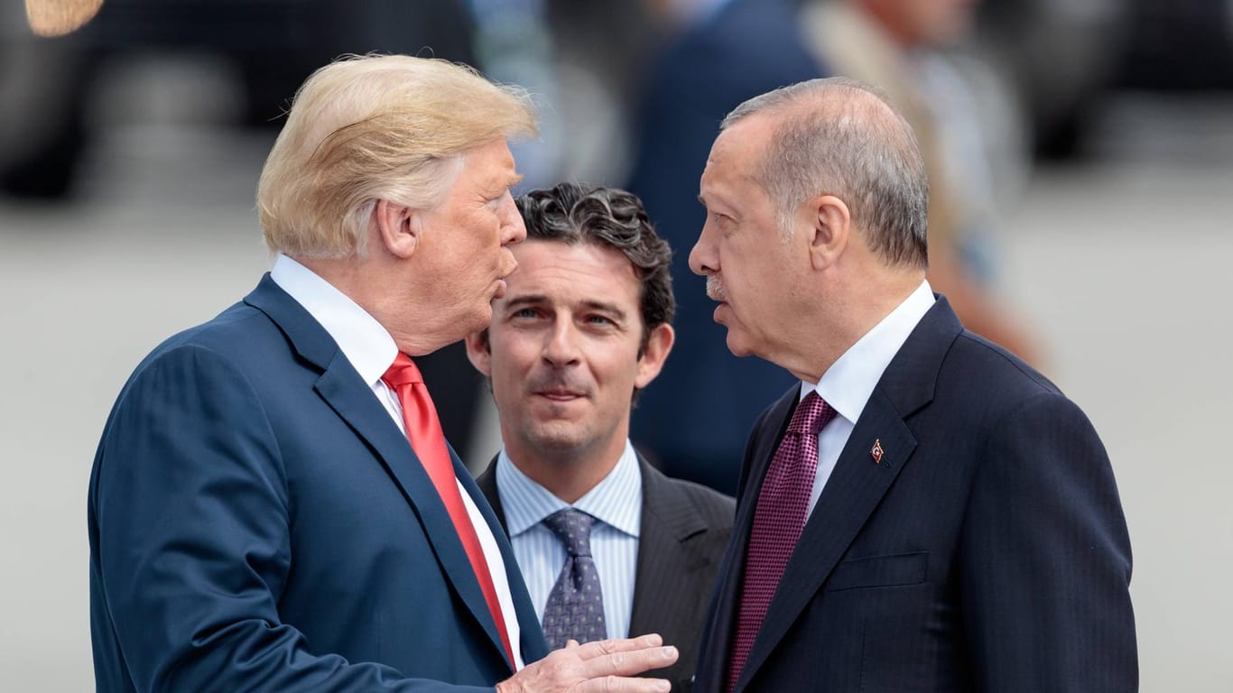 Donald Trump und Erdogan beim Nato-Gipfel. Was die beiden Staatschefs ausgehandelt haben, ist nicht bekannt.