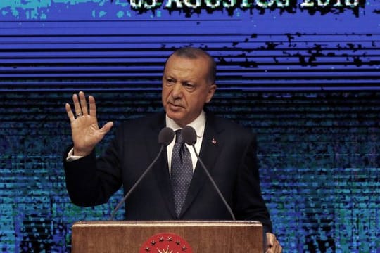Die Türkische Lira hatte nach der Verhängung von US-Sanktionen gegen zwei türkische Minister stark an Wert verloren.
