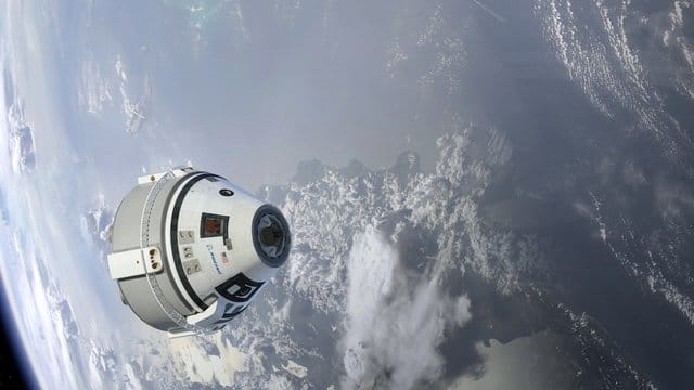 Die undatierte künstlerische Darstellung zeigt den geplanten Raumfrachter CST-100 Starliner von Boeing in einer Erdumlaufbahn. Die undatierte künstlerische Darstellung zeigt den geplanten Raumfrachter CST-100 Starliner von Boeing in einer Erdumlaufbahn.