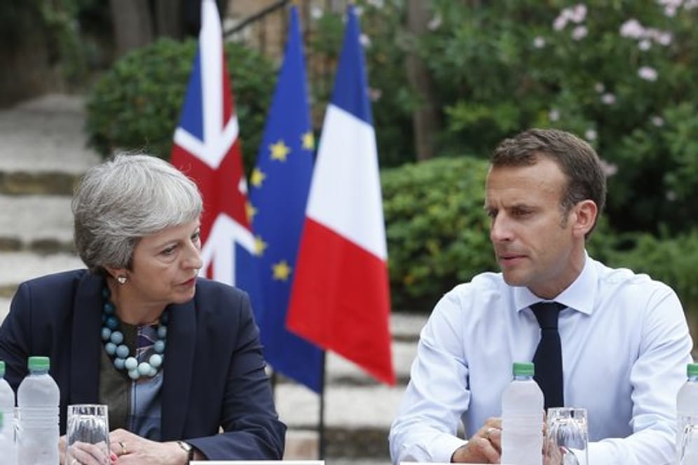 Der französische Staatspräsident Emmanuel Macron hat die britische Premierministerin Theresa May empfangen, um über den britischen EU-Austritt zu sprechen.