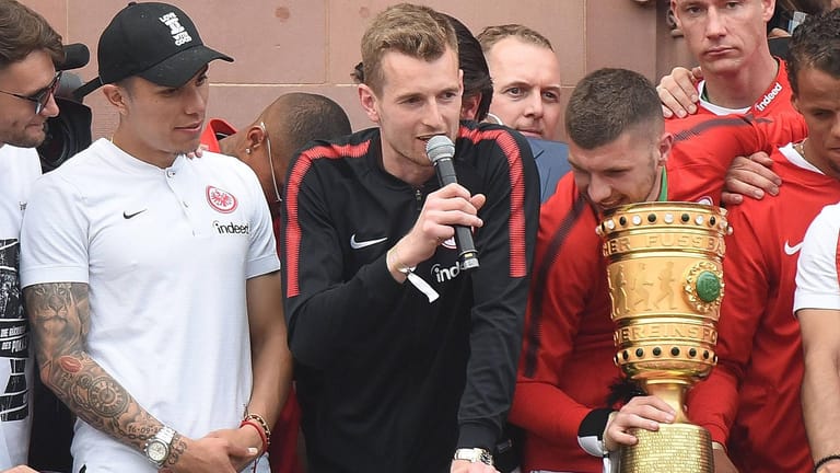 Durch ein 3:1 gegen Bayern München gewann der 28-jährige Lukas Hradecky mit Eintracht Frankfurt im Mai überraschend den DFB-Pokal.