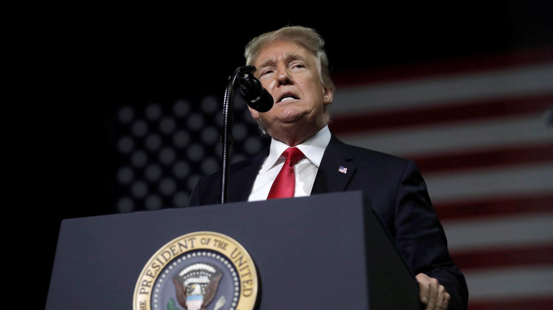 US-Präsident Trump bei einer Rede in Florida: Mehrere Richter haben ihn aufgefordert, ein Programm zum Schutz junger Einwanderer wieder vollständig in Kraft zu setzen. US-Präsident Trump bei einer Rede in Florida: Mehrere Richter haben ihn aufgefordert, ein Programm zum Schutz junger Einwanderer wieder vollständig in Kraft zu setzen.