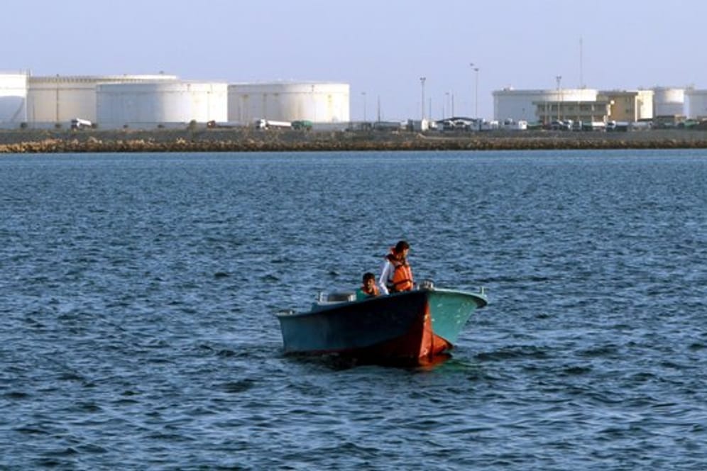 Öldock am Golf von Oman: Mit den Sanktionen sollen die Ölimporte anderer Länder aus dem Iran auf Null reduziert werden.