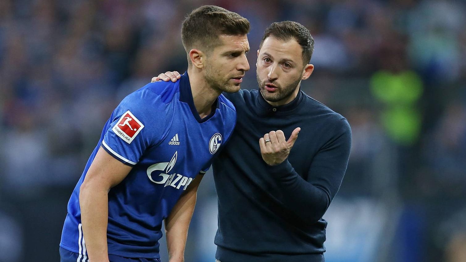 Sehr kommunikativ: Domenico Tedesco (r.) mit Matija Nastasic.