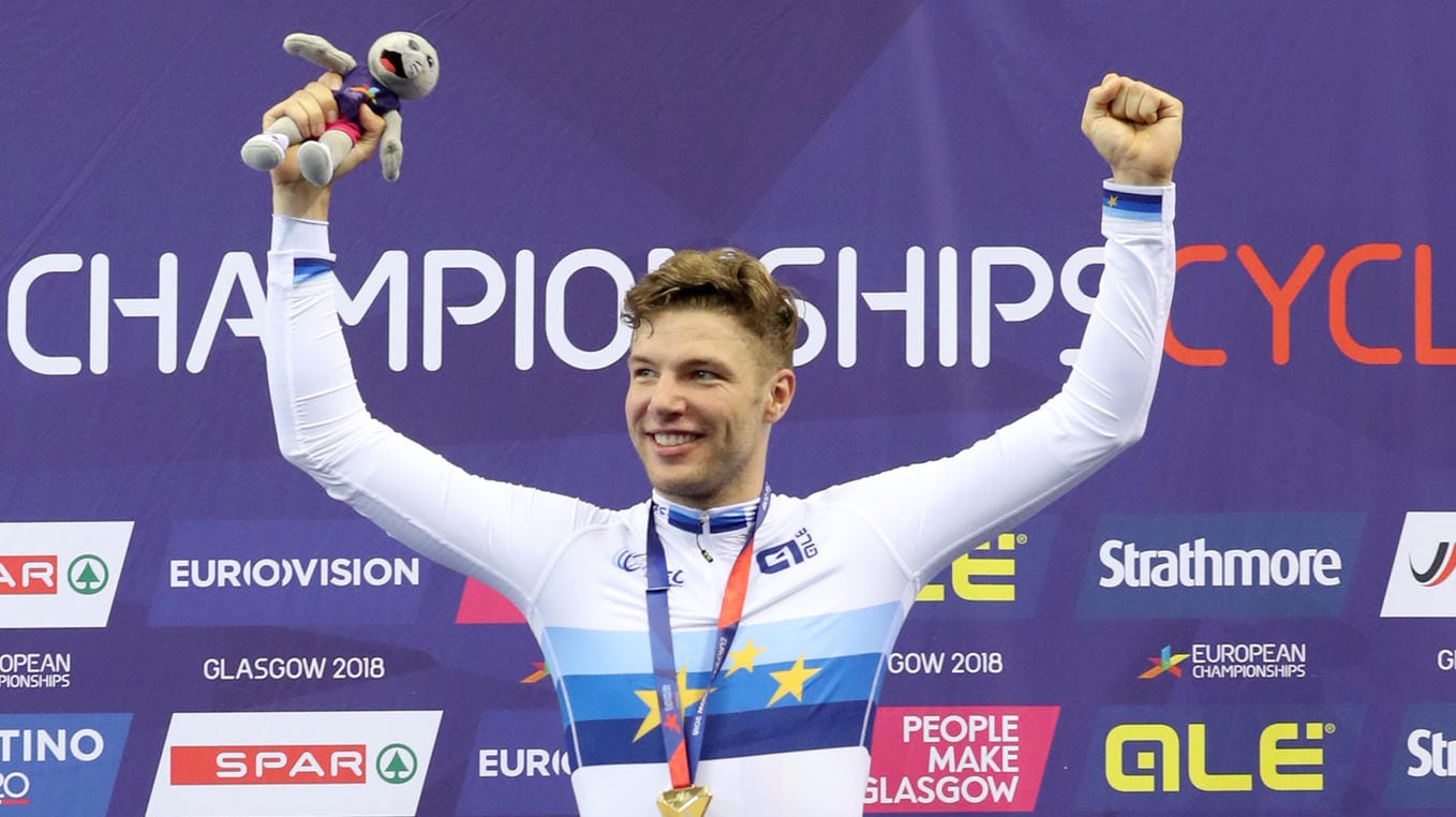 Domenic Weinstein aus Deutschland jubelt mit seiner Goldmedaille.