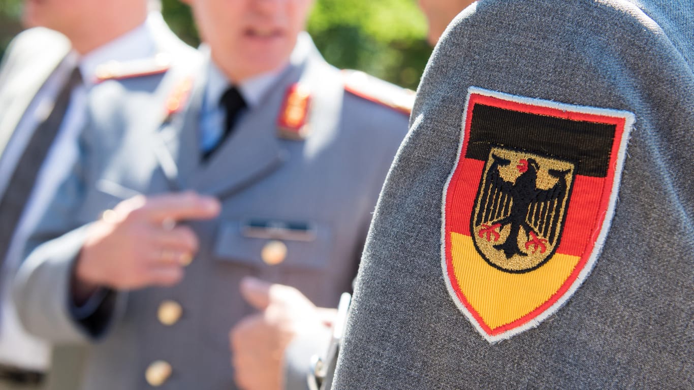 Soldaten der Bundeswehr: Die t-online.de-Nutzer sind sich über die Einführung einer Dienstpflicht uneinig.