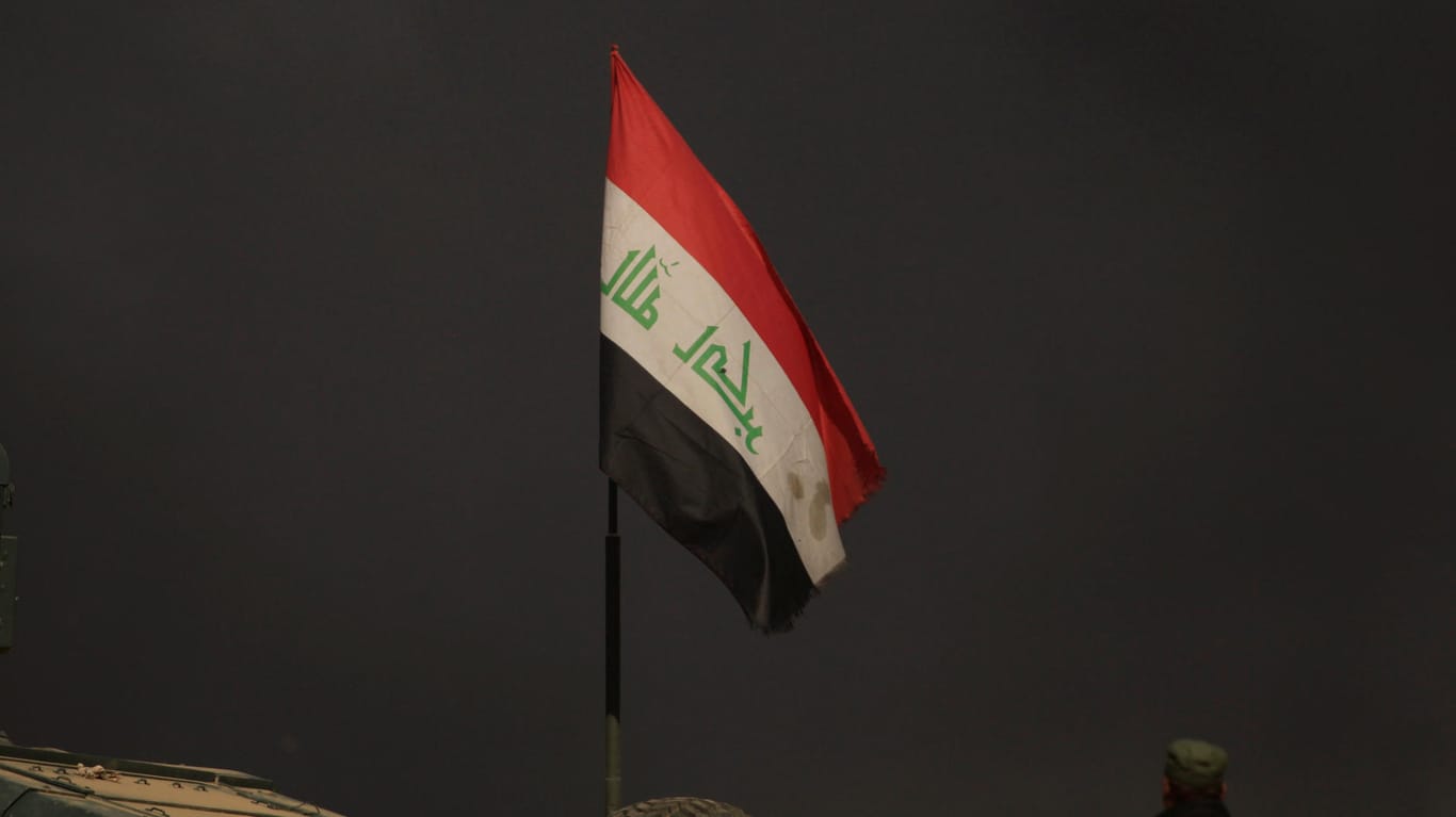Eine irakische Flagge: Lamia K. und ihre Tochter Nadia sollen in Mossul im Nordirak festgenommen worden sein. (Archivbild)