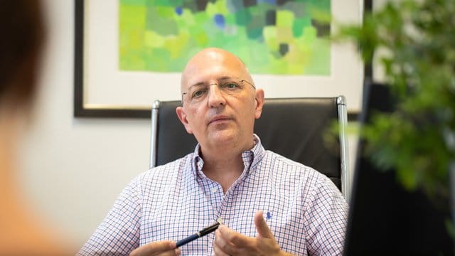 Armin Wunder, Facharzt für Allgemeinmedizin in Frankfurt am Main, nimmt an dem Modellprojekt CIRSforte zum systematischen Fehlermanagement in Arztpraxen teil. Armin Wunder, Facharzt für Allgemeinmedizin in Frankfurt am Main, nimmt an dem Modellprojekt CIRSforte zum systematischen Fehlermanagement in Arztpraxen teil.