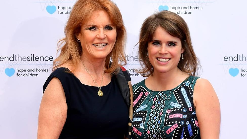 Sarah Ferguson und Tochter Eugenie: Die beiden zeigen sich häufig gemeinsam auf Events. Oft ist auch Beatrice, die ältere Schwester von Eugenie, noch mit dabei.