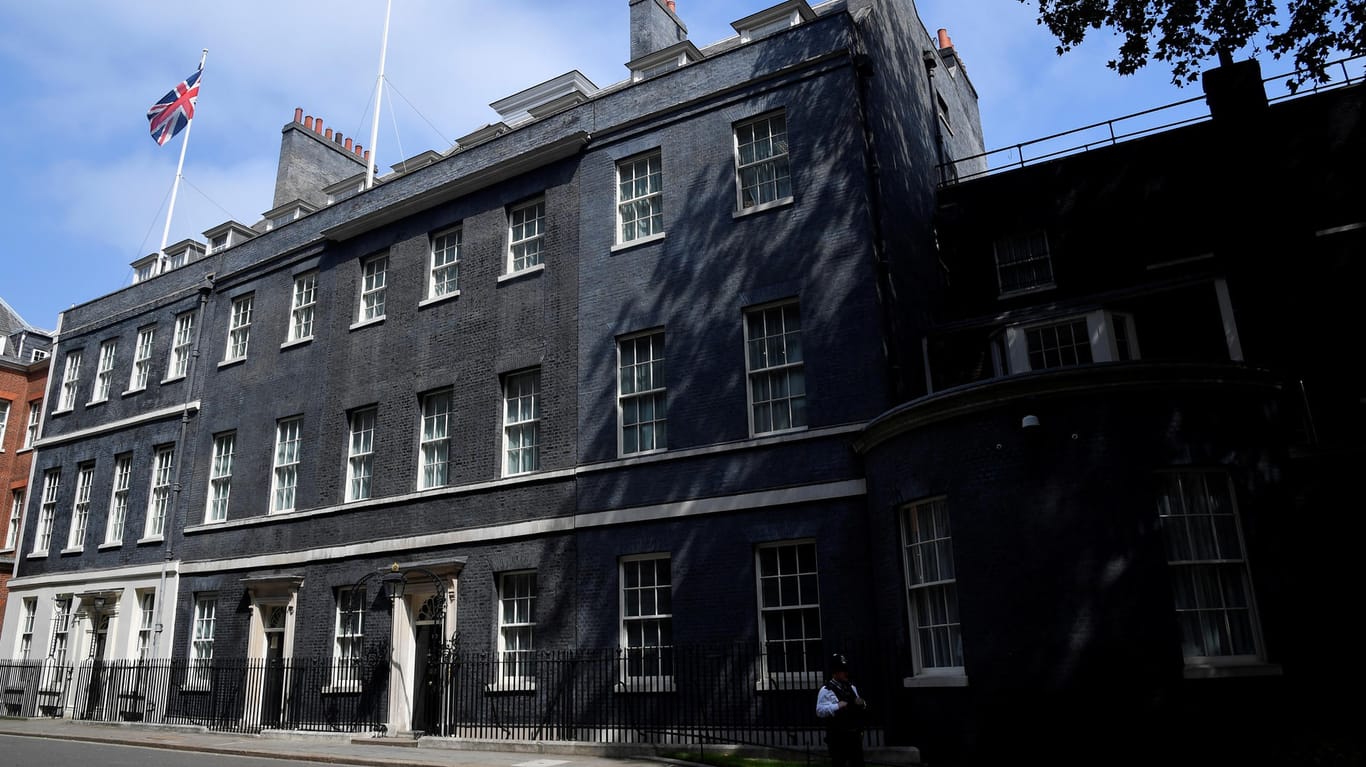 Das Regierungsgebäude in London in der Downing Street: Der Antrag auf die Auslieferung könnte eine neue Krise auslösen. (Archivbild)