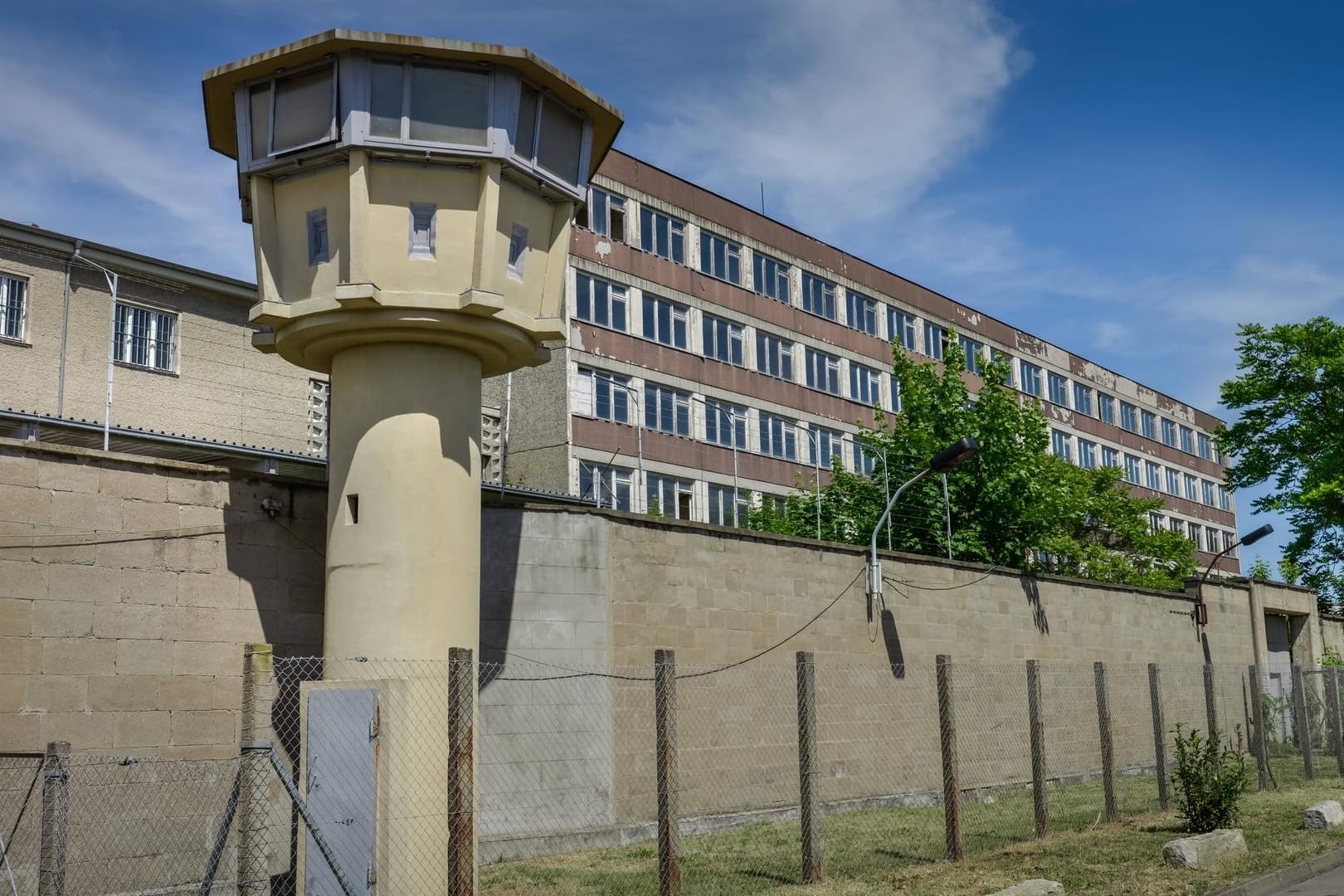 Die Stasi-Gedenkstätte Hohenschönhausen: Die Stiftung der Einrichtung hat die Zusammenarbeit mit dem Förderverein vorerst auf Eis gelegt. (Archivbild)