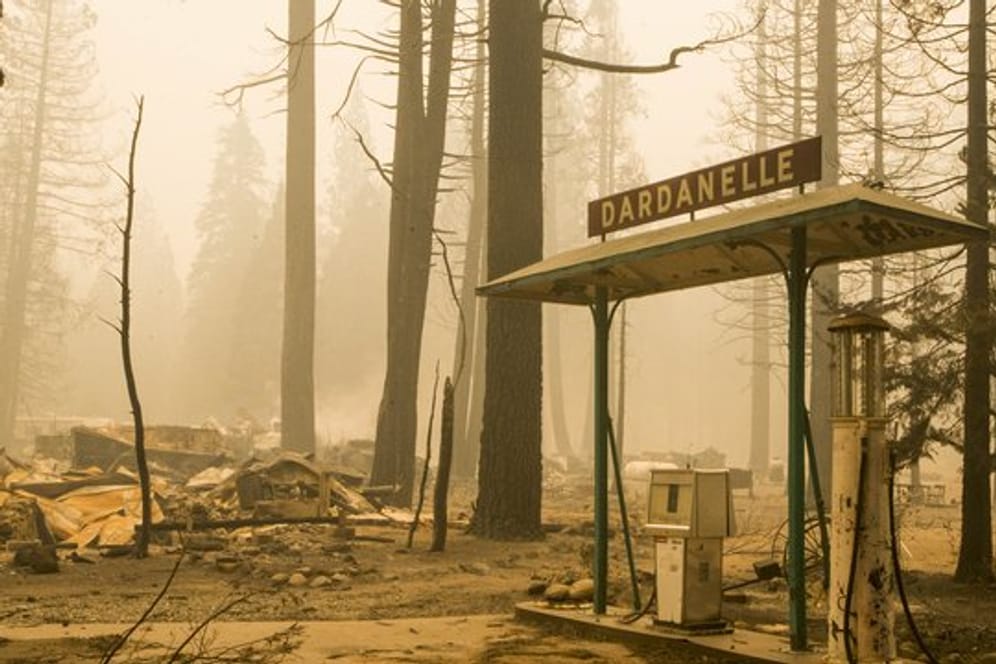 Vom Dardanelle Resort im kalifornischen Tuolumne County sind nur Trümmer geblieben.