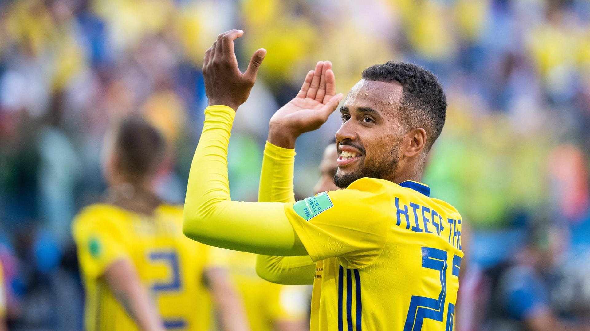 Isaac Kiese Thelin: Der Stürmer soll vorerst für ein Jahr bei Bayer Leverkusen spielen.